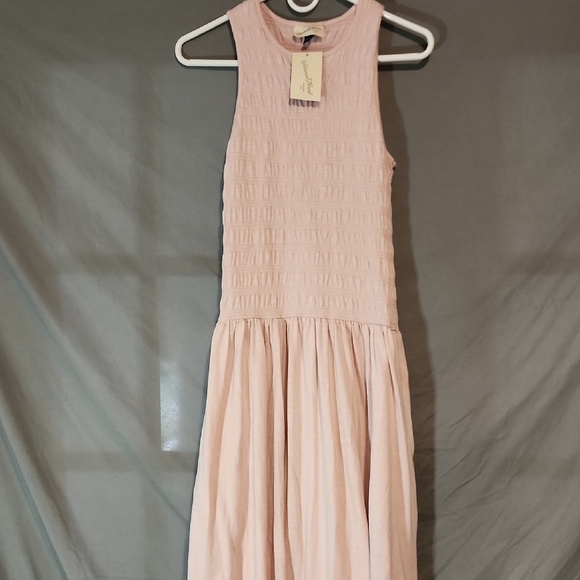 Universal NWT  Pink Textured Tank - Picture 1 of 7